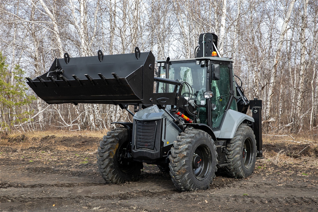 Экскаватор-погрузчик BL85S