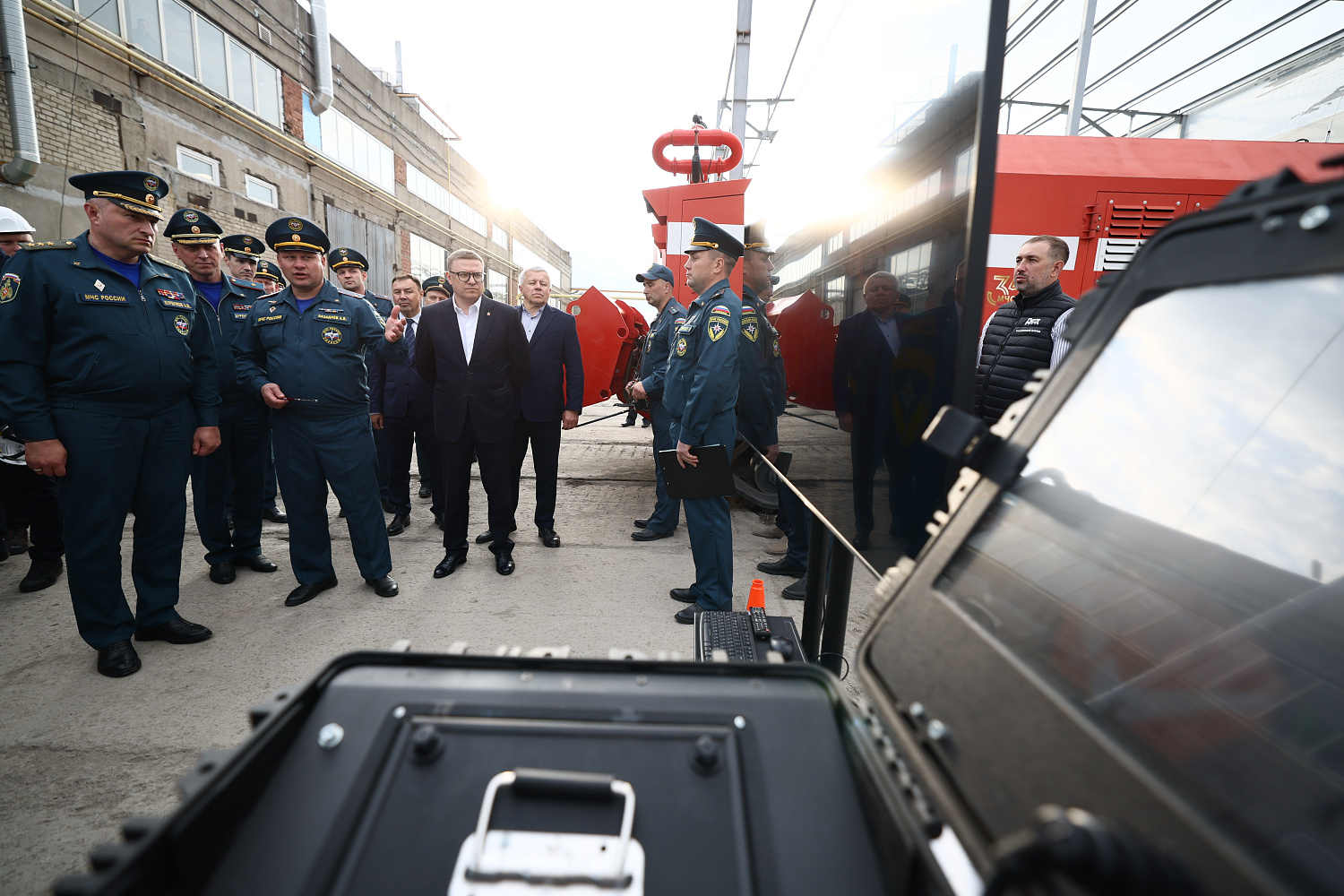 Министр РФ по делам ГО и ЧС и губернатор Челябинской области на ДСТ-УРАЛ