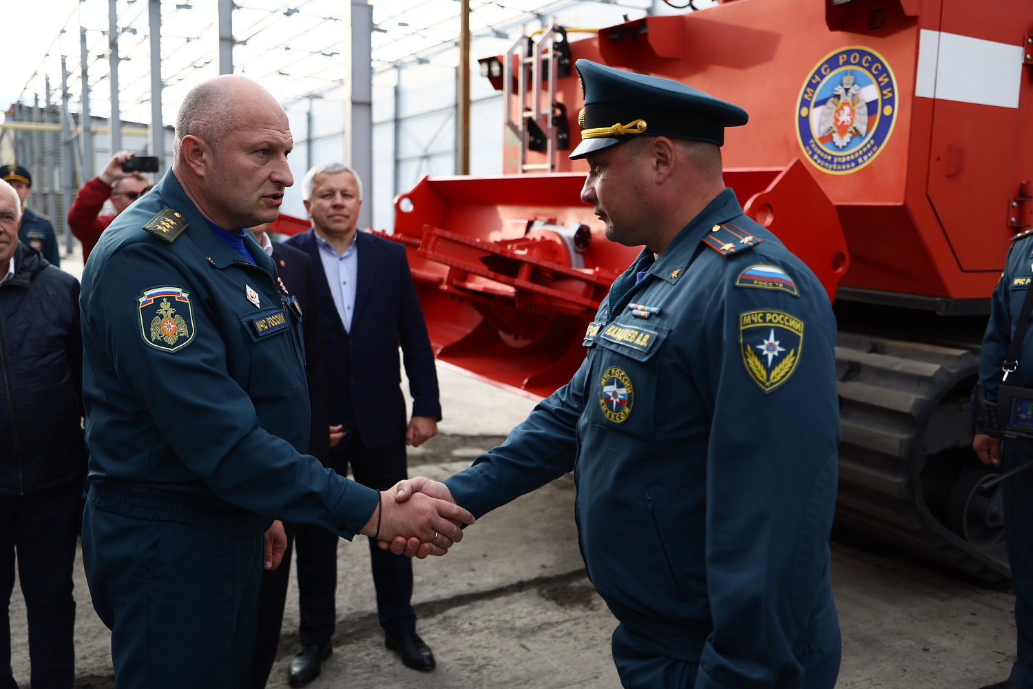 Министр РФ по делам ГО и ЧС и губернатор Челябинской области на ДСТ-УРАЛ
