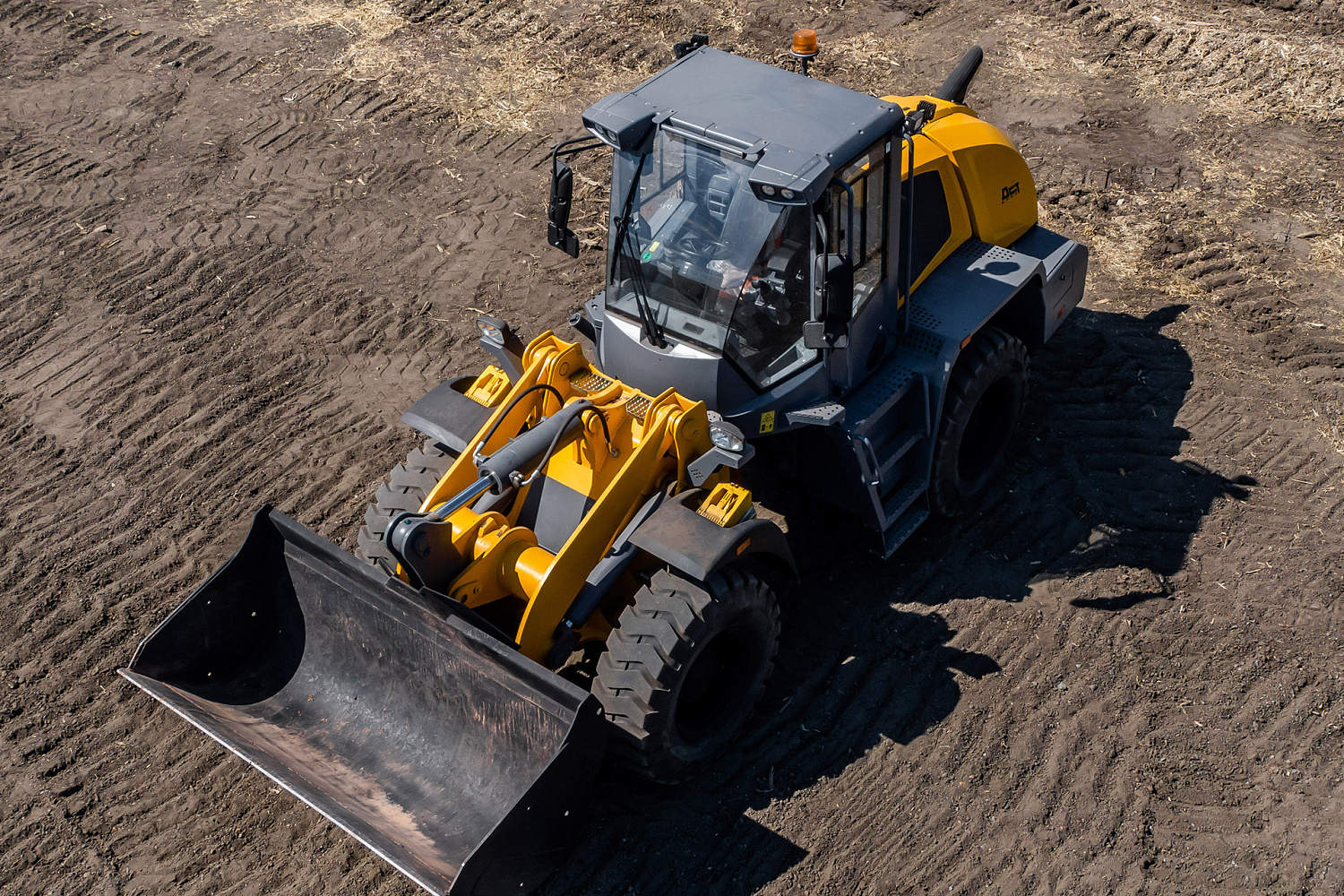 Колесный погрузчик L440