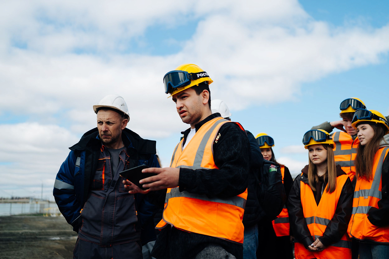 ДСТ-УРАЛ встречает профориентационную экскурсию для 40 челябинских старшеклассников