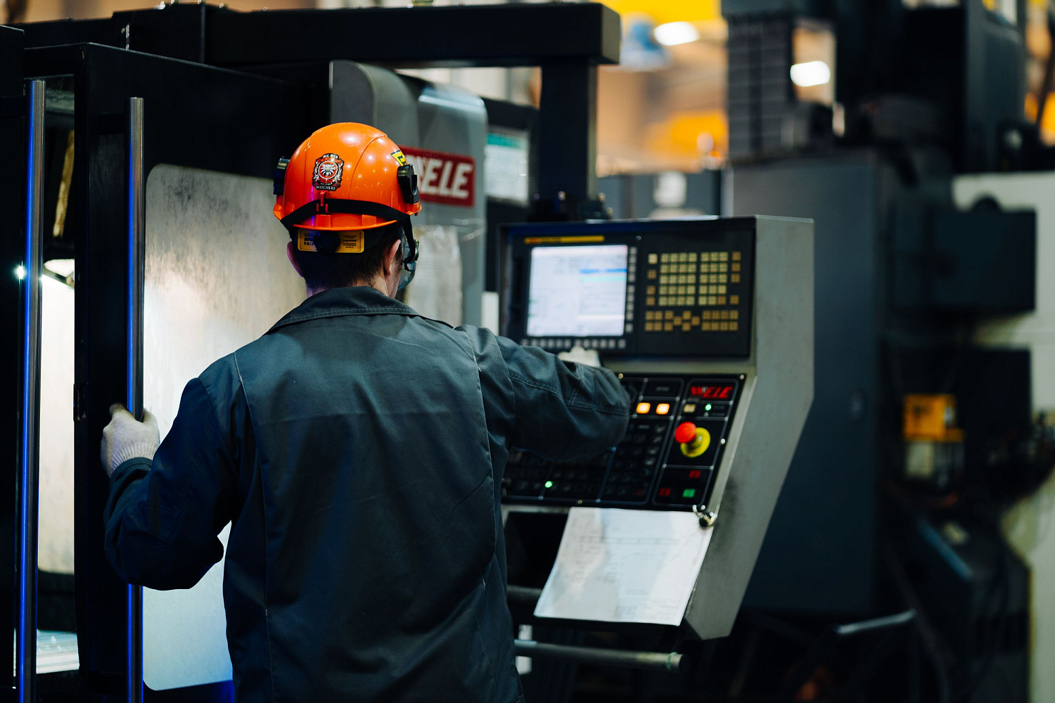 ДСТ-УРАЛ встречает профориентационную экскурсию для 40 челябинских старшеклассников