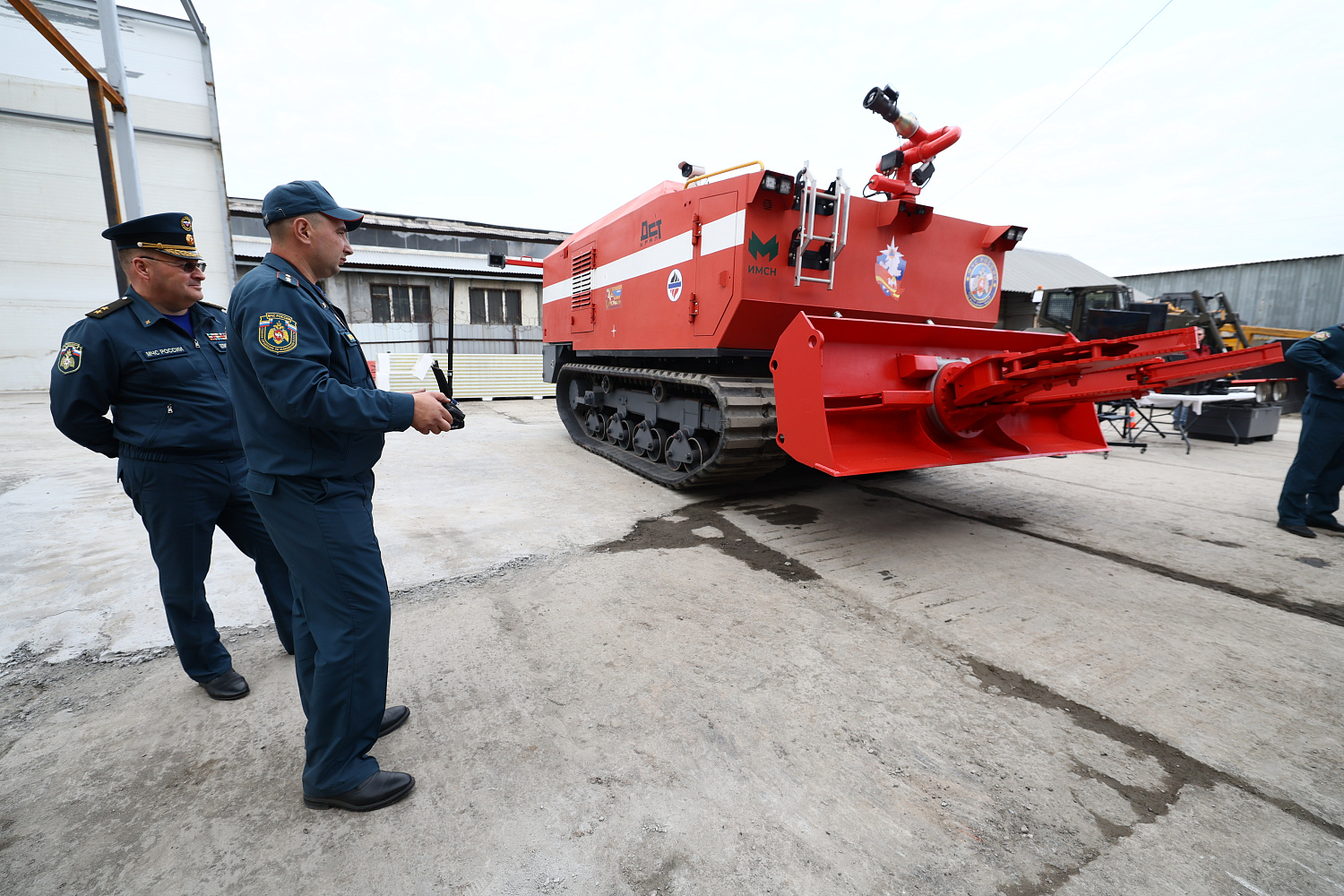 Министр РФ по делам ГО и ЧС и губернатор Челябинской области на ДСТ-УРАЛ