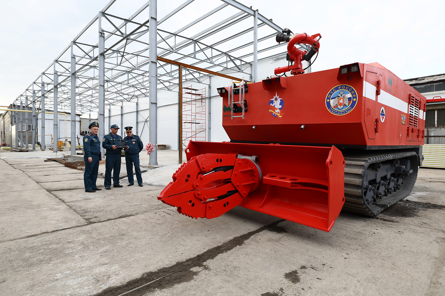 Министр РФ по делам ГО и ЧС и губернатор Челябинской области на ДСТ-УРАЛ