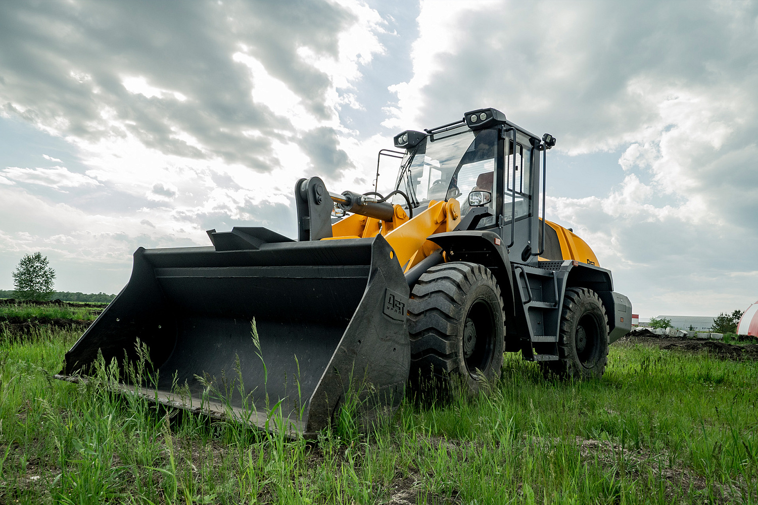 Колесный погрузчик L430