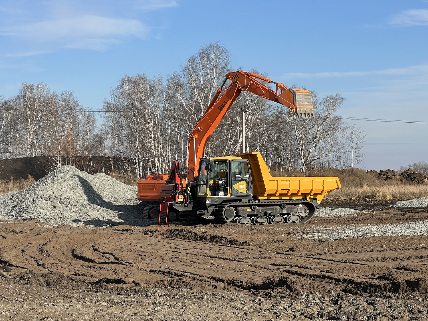 Тракторный завод ДСТ-УРАЛ представил на выставке «Дорога 2025» будущее дорожного строительства: роботы и дистанционное управление