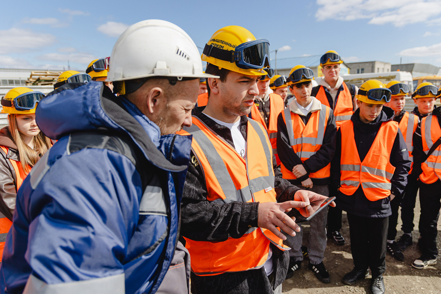 ДСТ-УРАЛ встречает профориентационную экскурсию для 40 челябинских старшеклассников