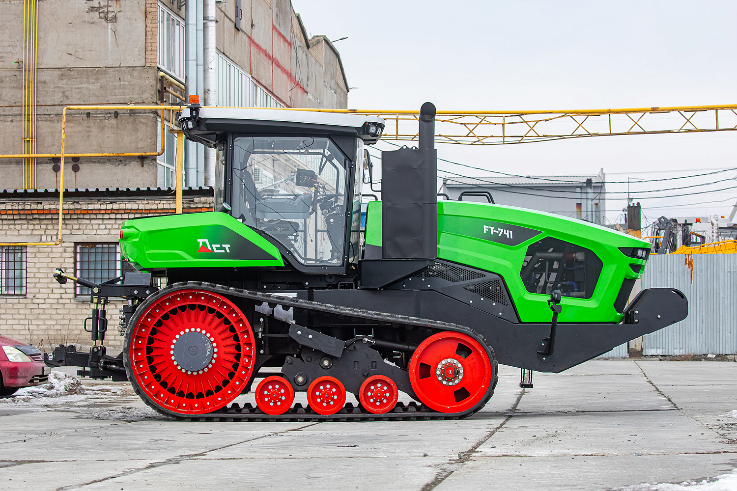 Гусеничный сельскохозяйственный трактор FT-7E (электрический гибрид)