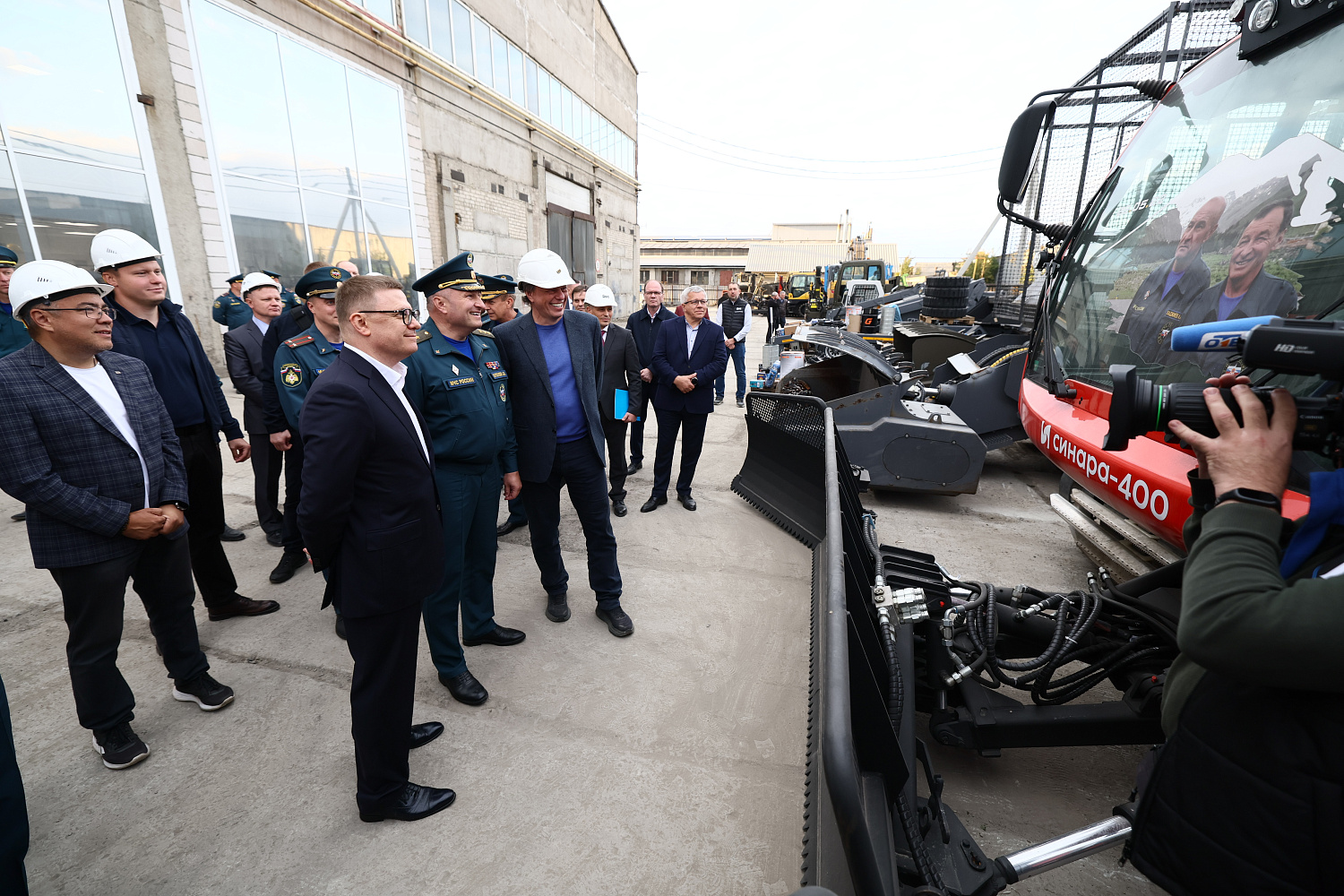 Министр РФ по делам ГО и ЧС и губернатор Челябинской области на ДСТ-УРАЛ