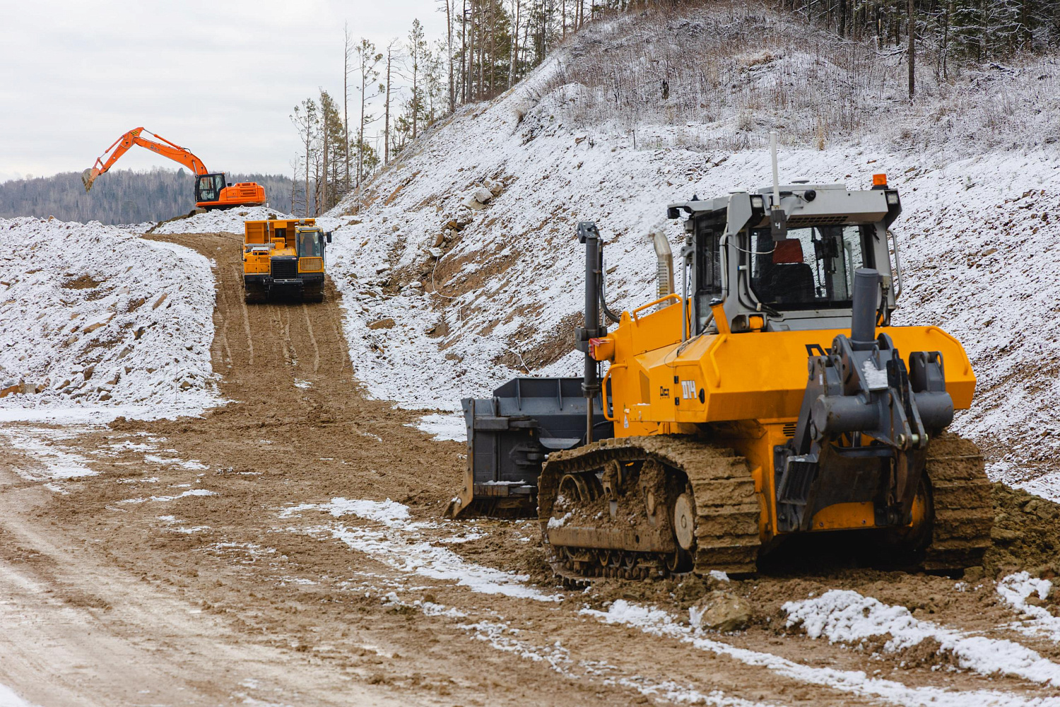 Технологический прорыв от тракторного завода ДСТ-УРАЛ: как одна команда управляет целым автопарком с помощью технологий будущего