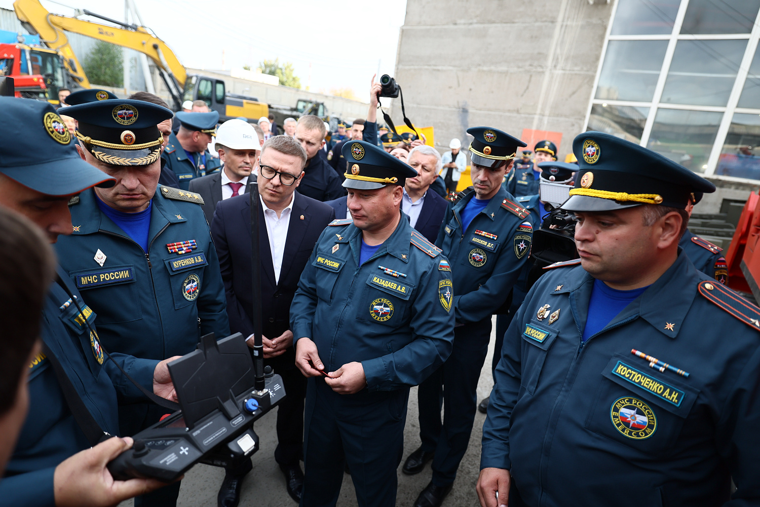 Министр РФ по делам ГО и ЧС и губернатор Челябинской области на ДСТ-УРАЛ