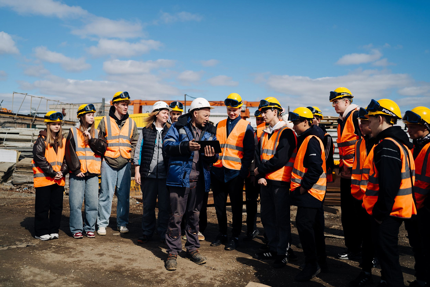 ДСТ-УРАЛ встречает профориентационную экскурсию для 40 челябинских старшеклассников