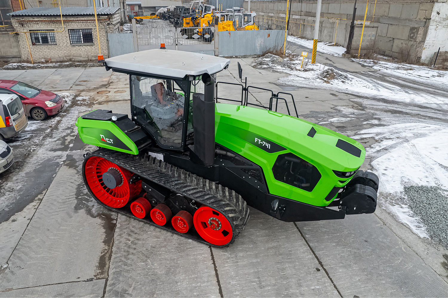 Гусеничный сельскохозяйственный трактор FT-7E (электрический гибрид)
