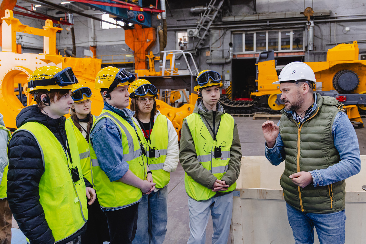 ДСТ-УРАЛ встречает профориентационную экскурсию для 40 челябинских старшеклассников