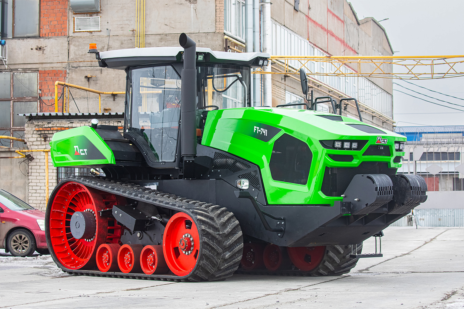 Гусеничный сельскохозяйственный трактор FT-7E (электрический гибрид)