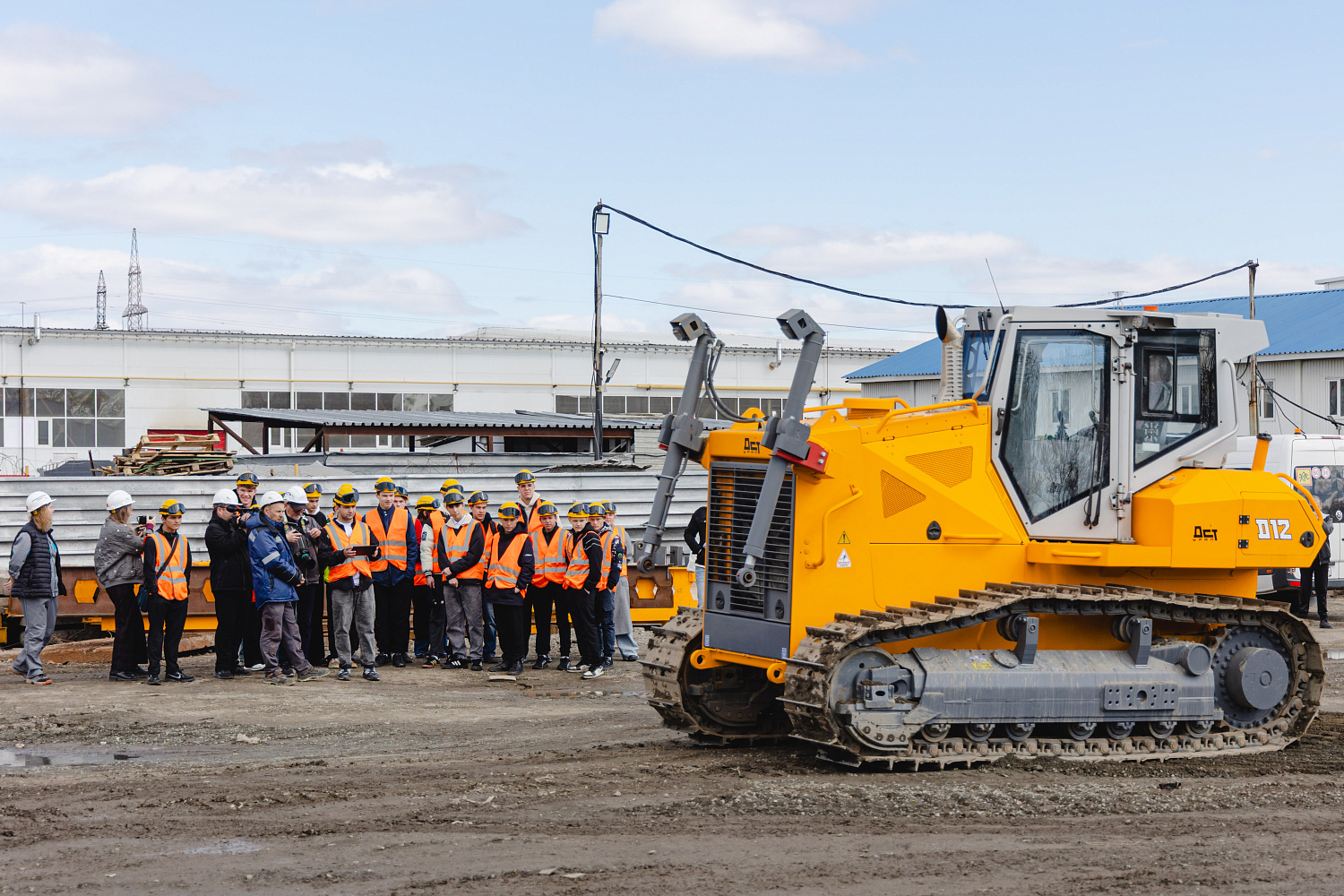 ДСТ-УРАЛ встречает профориентационную экскурсию для 40 челябинских старшеклассников