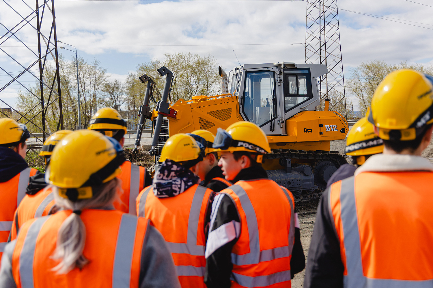 ДСТ-УРАЛ встречает профориентационную экскурсию для 40 челябинских старшеклассников