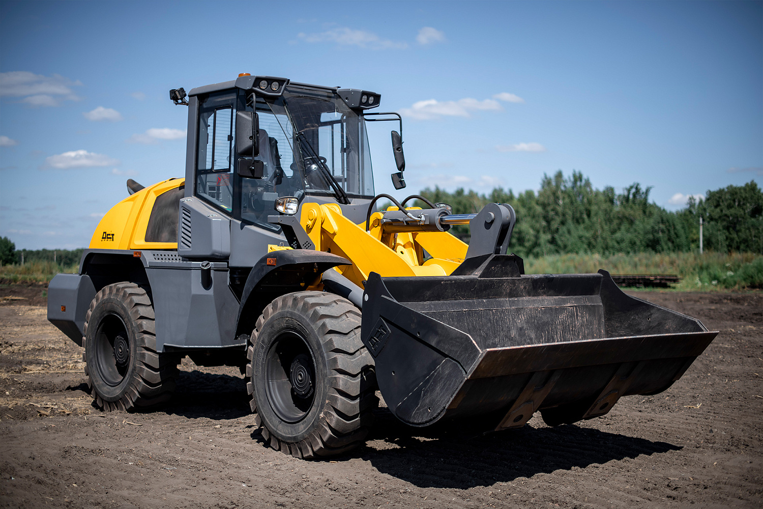 Колесный погрузчик L440